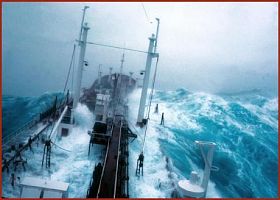 s_ship_in_huge_waves_and_crazy_storm375